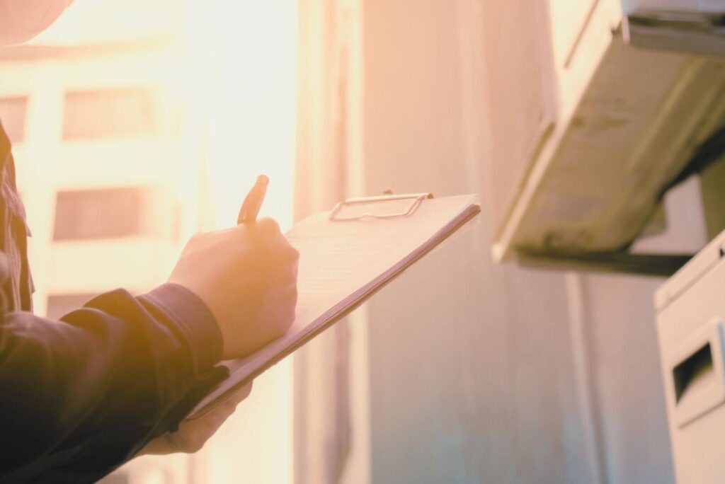 法律の核心：管理者が行うべき「簡易点検」と「定期点検」の義務